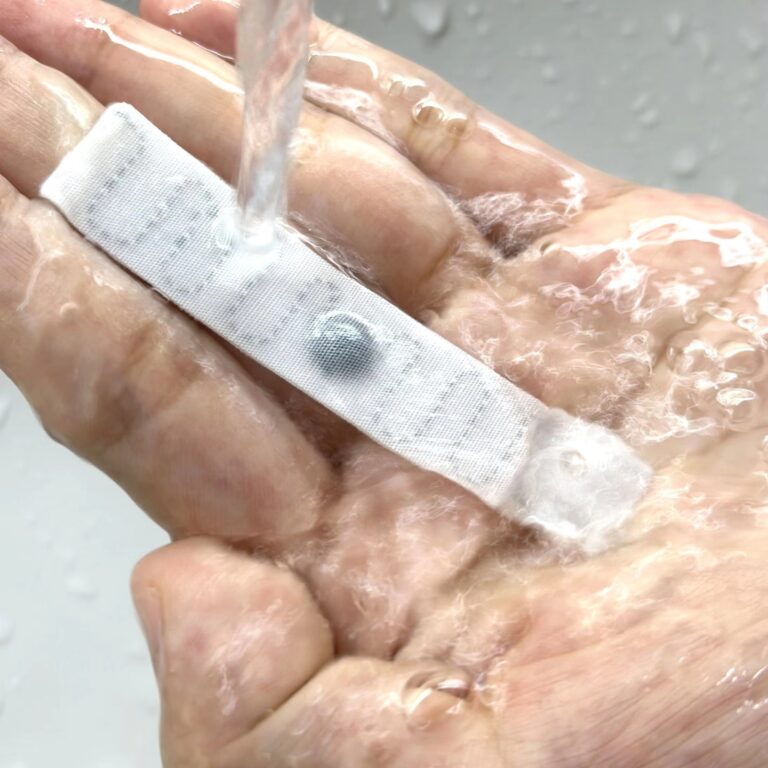Etichetta RFID per lavanderia termosaldata resistente in ferro tessile