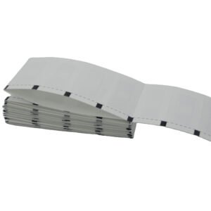 Etiquetas de cuidados de lavagem UHF com chips RFID na roupa