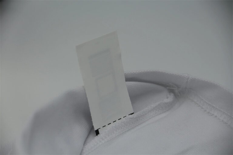 ¿Cuáles son los usos de las etiquetas RFID en la ropa?